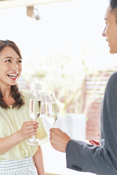 サロンの内装がわかるお洒落な空間の縦長画像